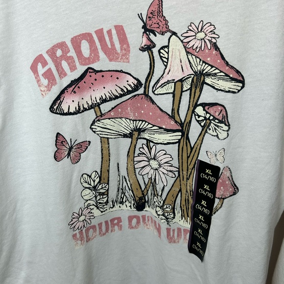 Juniors XL Long Sleeve Graphic T Shirt - Picture 3 of 15